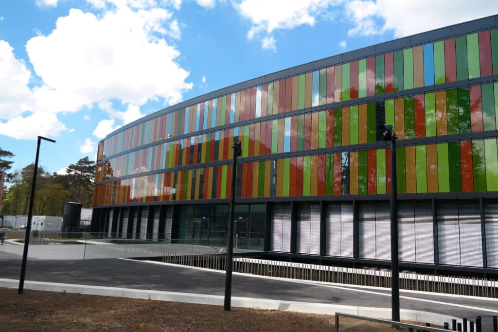 Detailansicht: Fenster und Fassaden-Elemente von Kotte Leisnig für das DZNE/Deutsches Zentrum für Neurodegenerative Erkrankungen in Bonn.